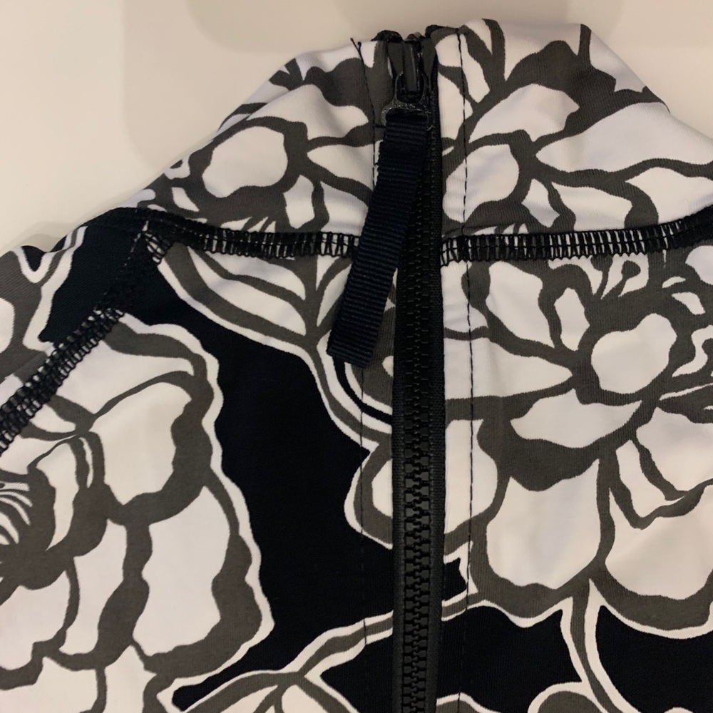 Brand new LS Rash-guard - Picture 4 of 4